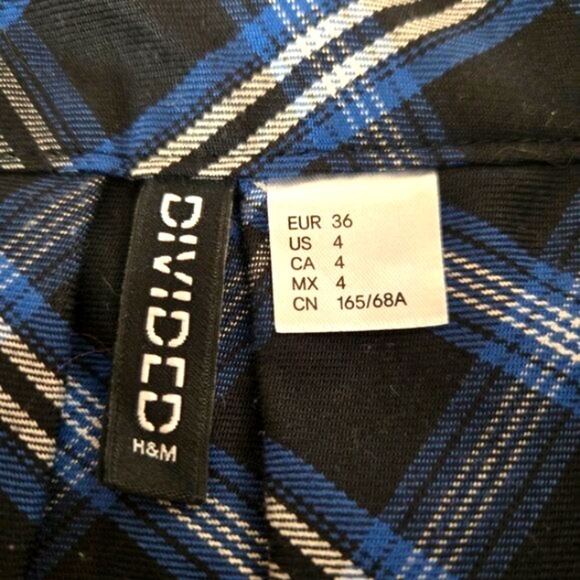 2/$20 H&M Divided Blue & Black Plaid Pleated Mini Skirt Women’s Size 4 - Picture 2 of 7
